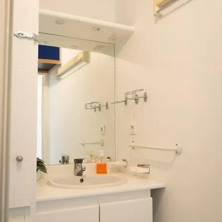 White & Sea, Face A La *