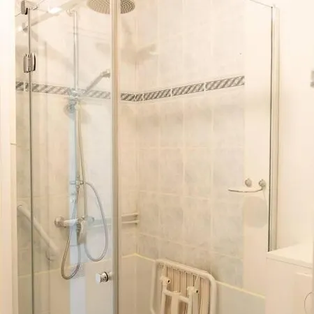 White & Sea, Face A La