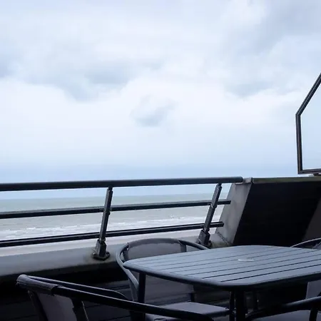 شقة White & Sea, Face A La براي دون