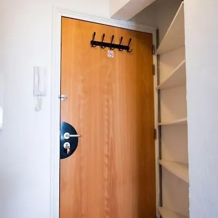 White & Sea, Face A La براي دون