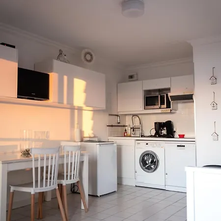 White & Sea, Face A La *